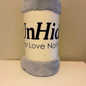 NEW Unhide Lil March Blanket Silver